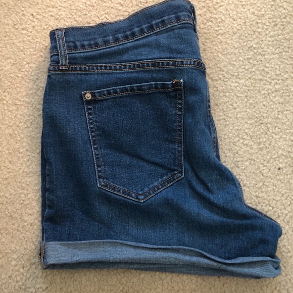 Old Navy | Boyfriend Short - Picture 2 of 5